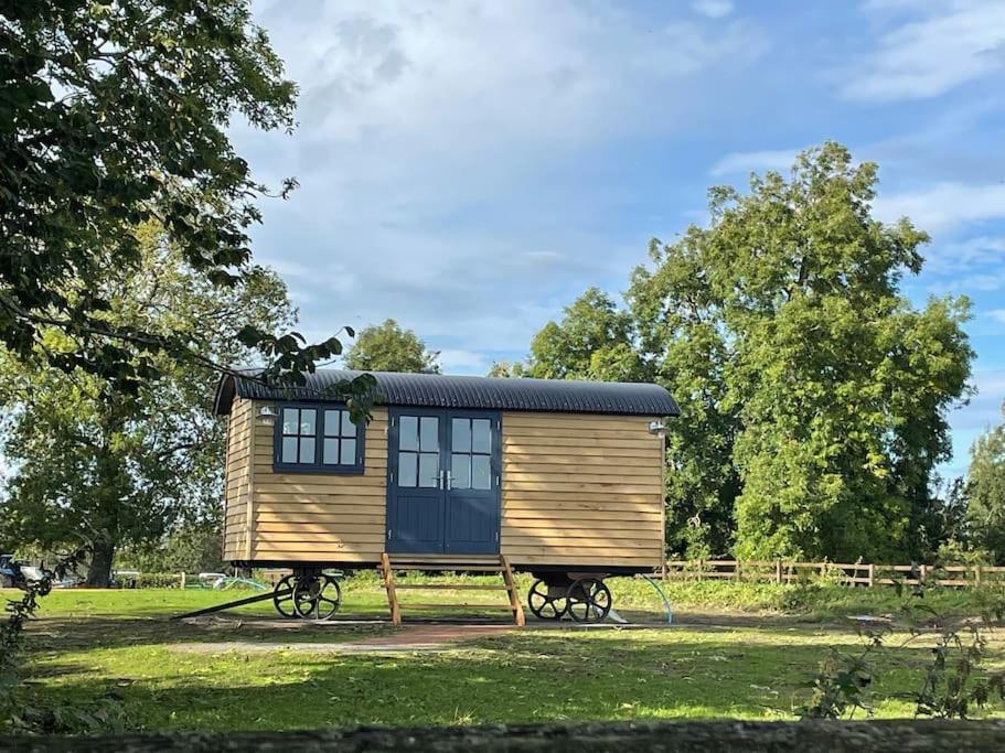 Toadland Shepherd Huts เดอรัม ภายนอก รูปภาพ